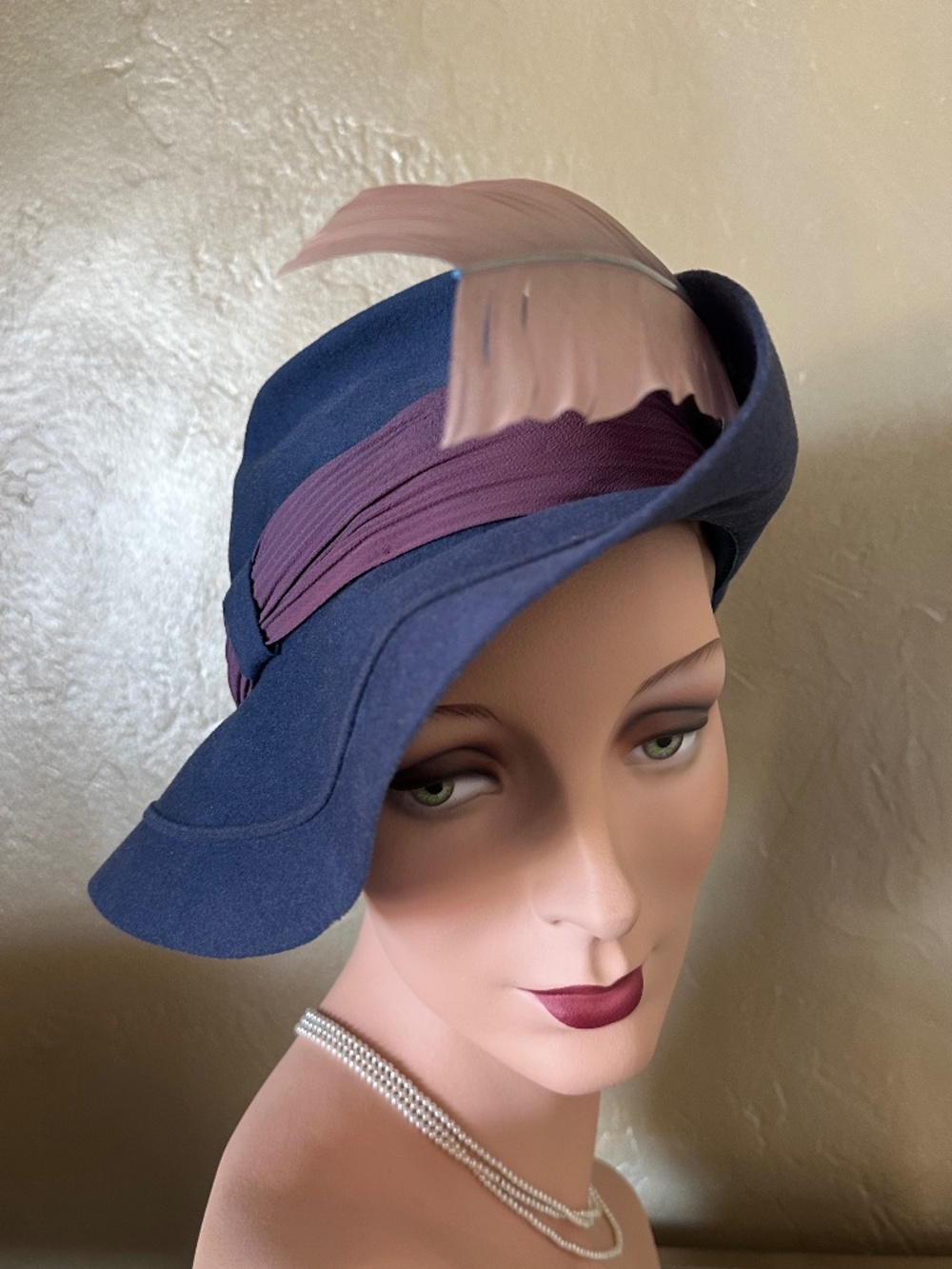 FASHIONABLE 1940s' STEELE BLUE FELT FEDORA + PURPLE DRAPED BAND + CURVED FEATHER